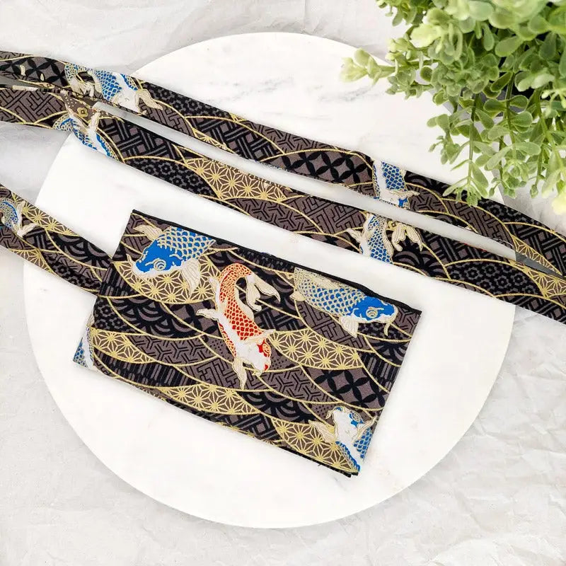 Cintura Obi nera con motivo a carpa Koi