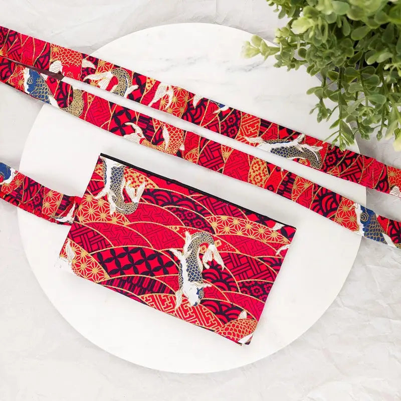 Cintura Obi rossa con disegno di carpa Koi