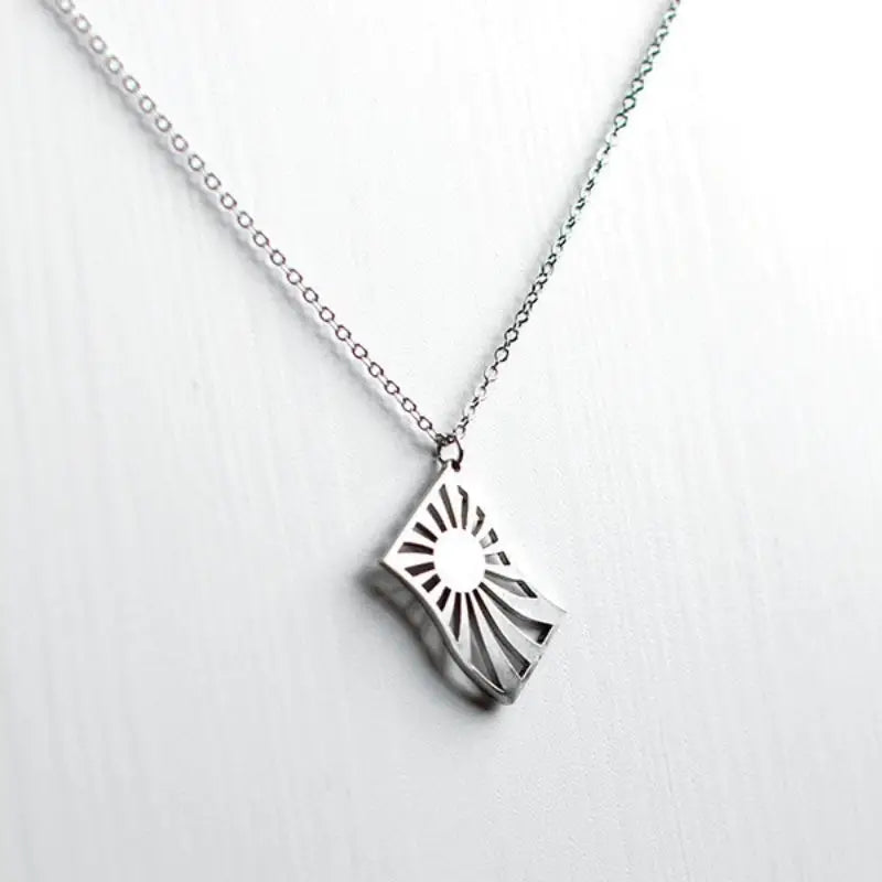 Collana con bandiera giapponese