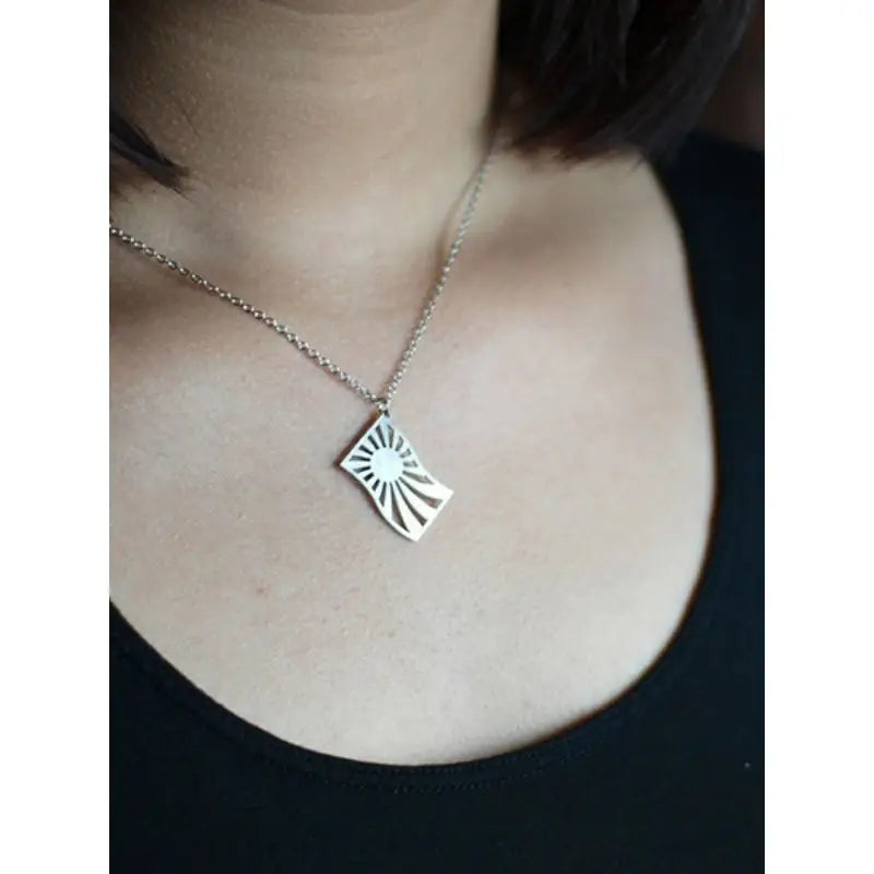 Collana con bandiera giapponese