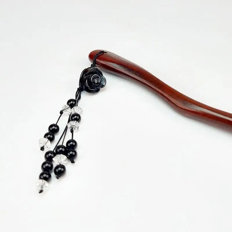 Kanzashi di legno a fiori neri