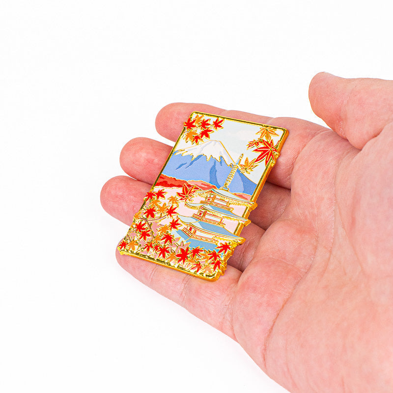Magnete giapponese in metallo con foglie di acero pagoda e Monte Fuji