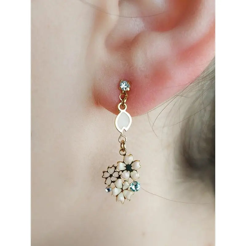 Orecchini a forma di gatto giapponese