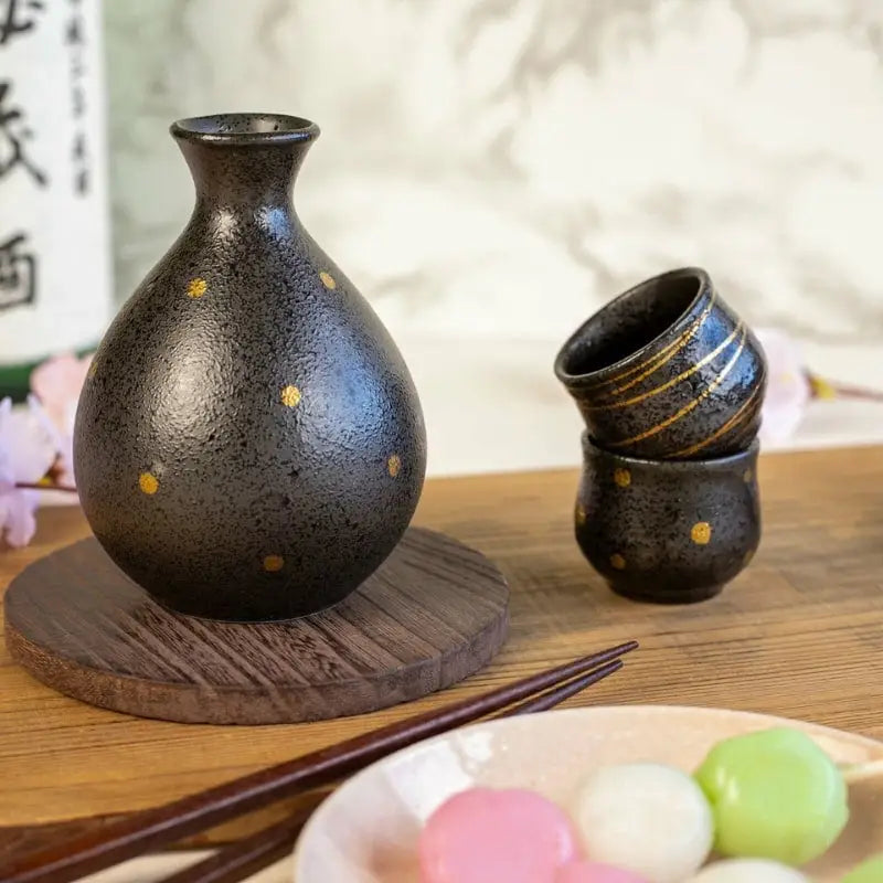 Servizio di sake giapponese artigianale