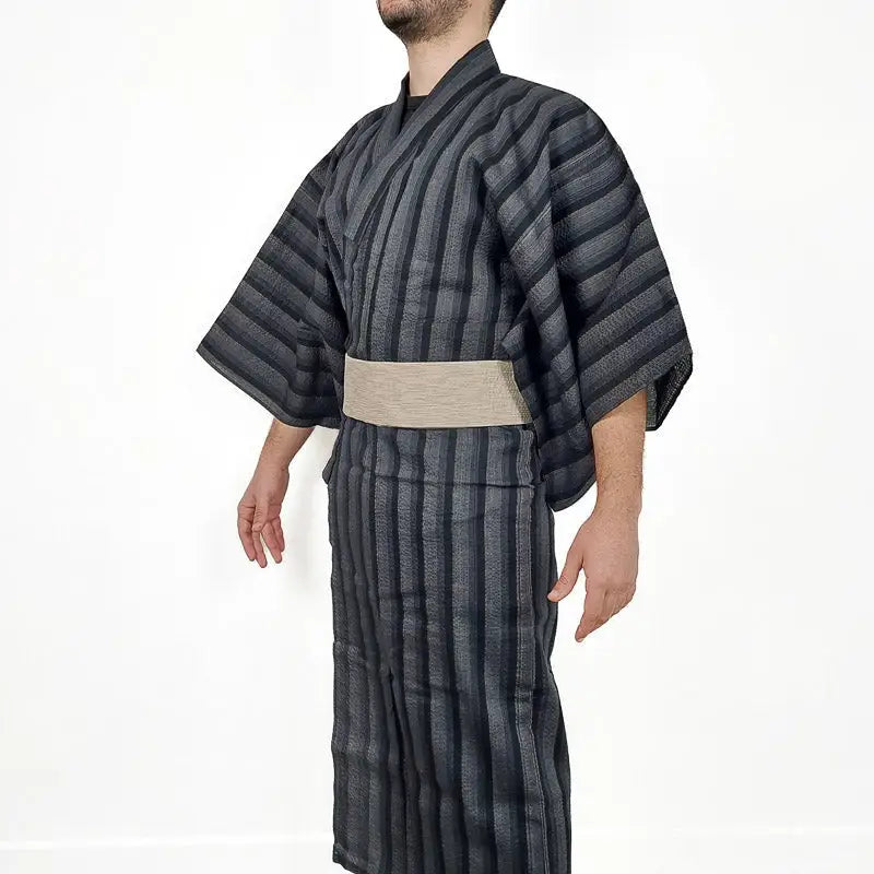 Yukata giapponese a righe nere