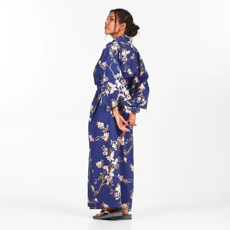 Yukata Kimono Sakura da donna a Chō