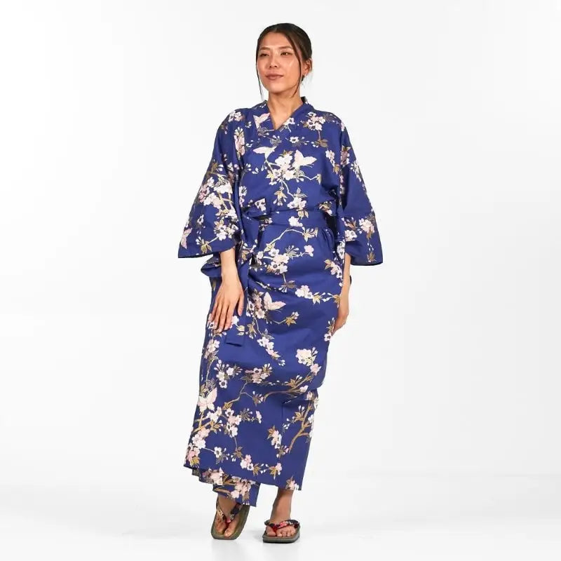 Yukata Kimono Sakura da donna a Chō