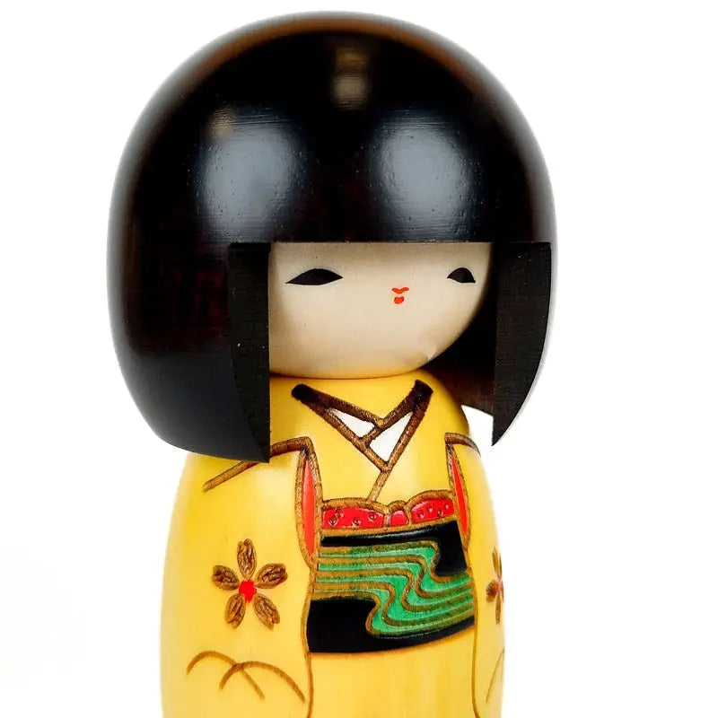 Bambola kokeshi gialla