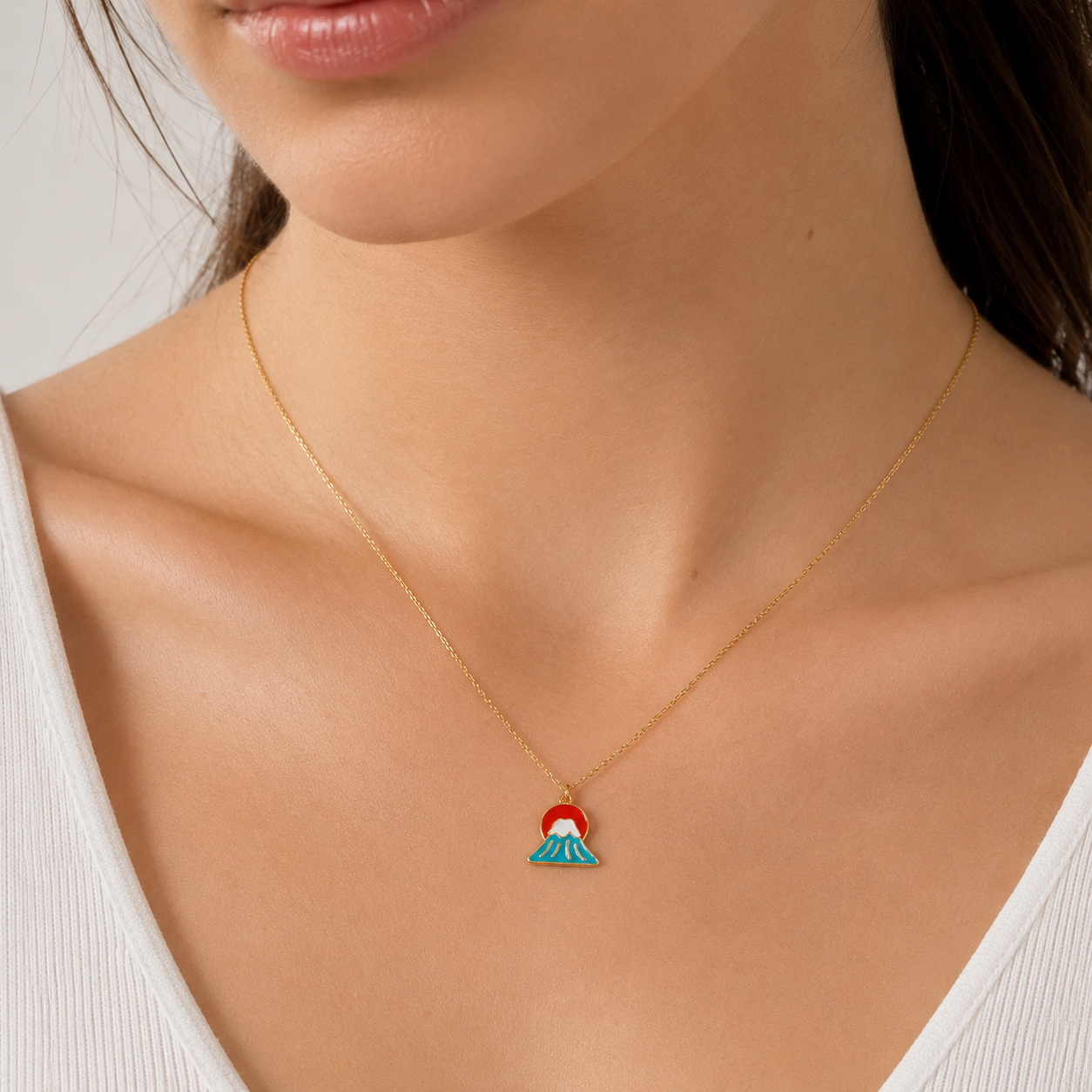 Collana giapponese con ciondolo a forma di sole e Monte Fuji