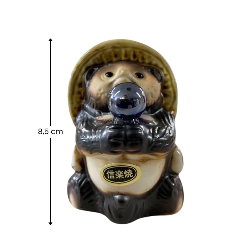 Figura Tanuki con perla blu