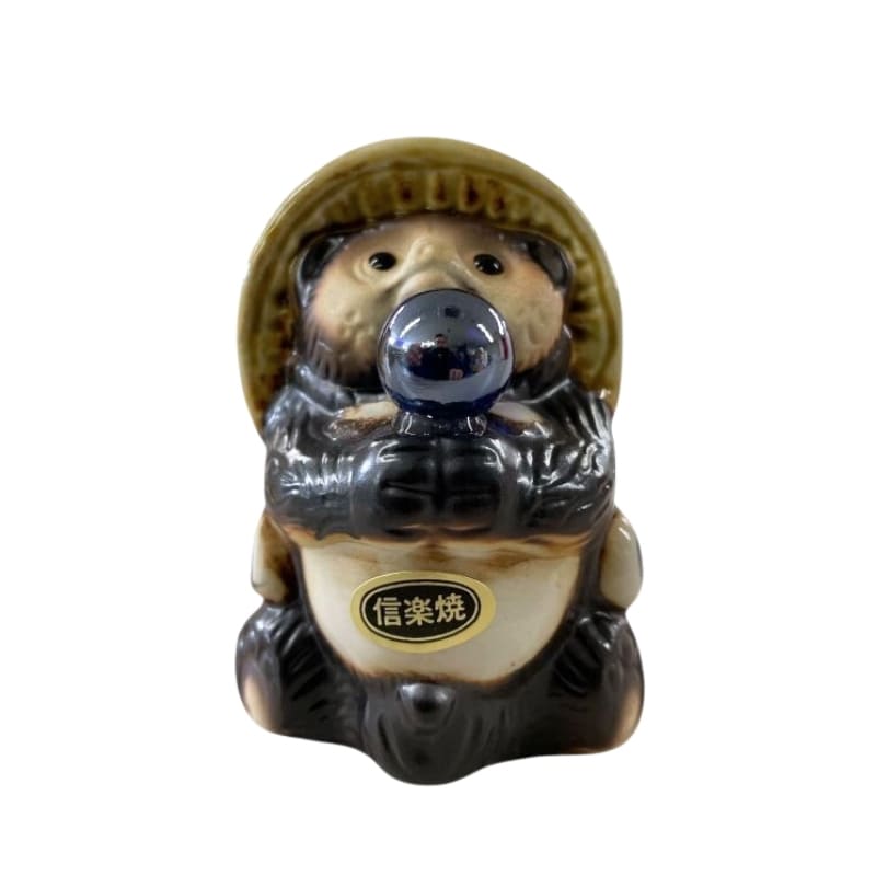 Figura Tanuki con perla blu