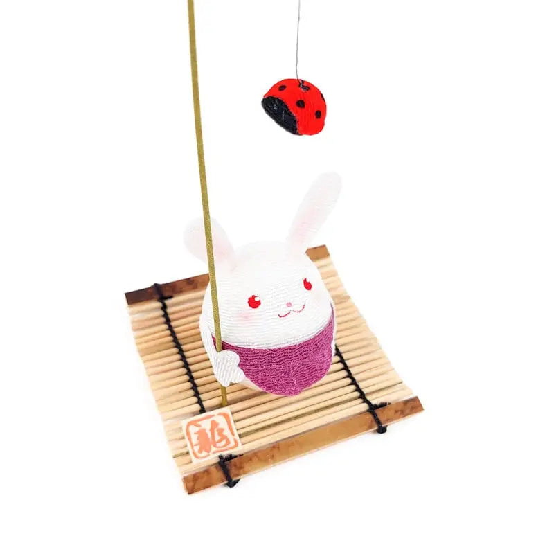 Figurina giapponese del coniglio Chirimen