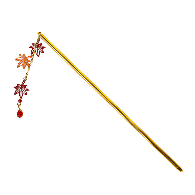 Kanzashi giapponese con foglie di momiji