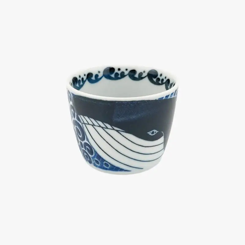 Tazza di soba giapponese alla balena