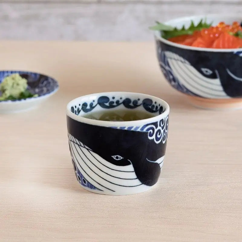 Tazza di soba giapponese alla balena