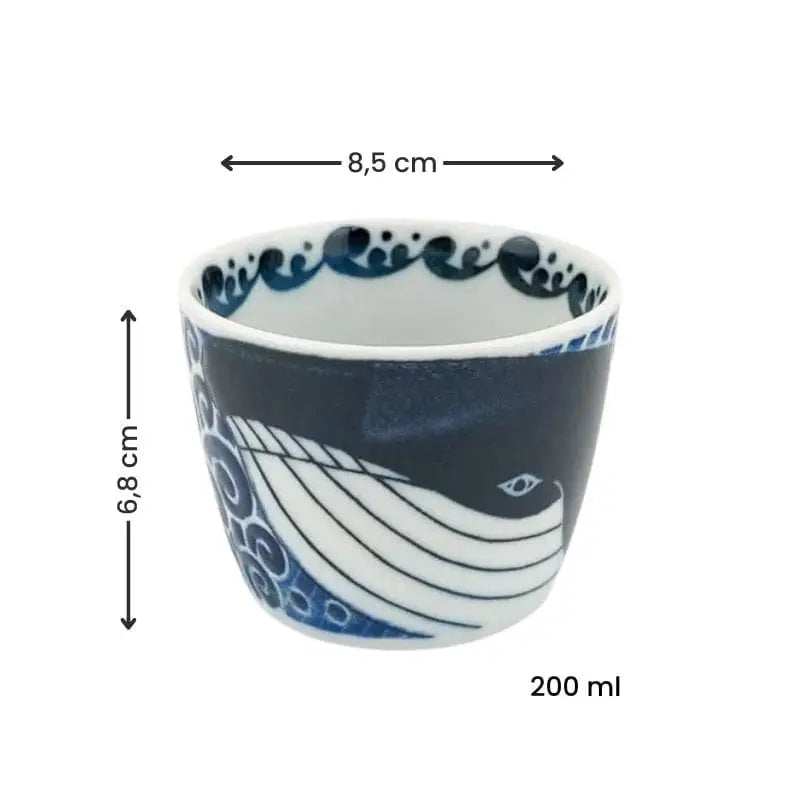 Tazza di soba giapponese alla balena