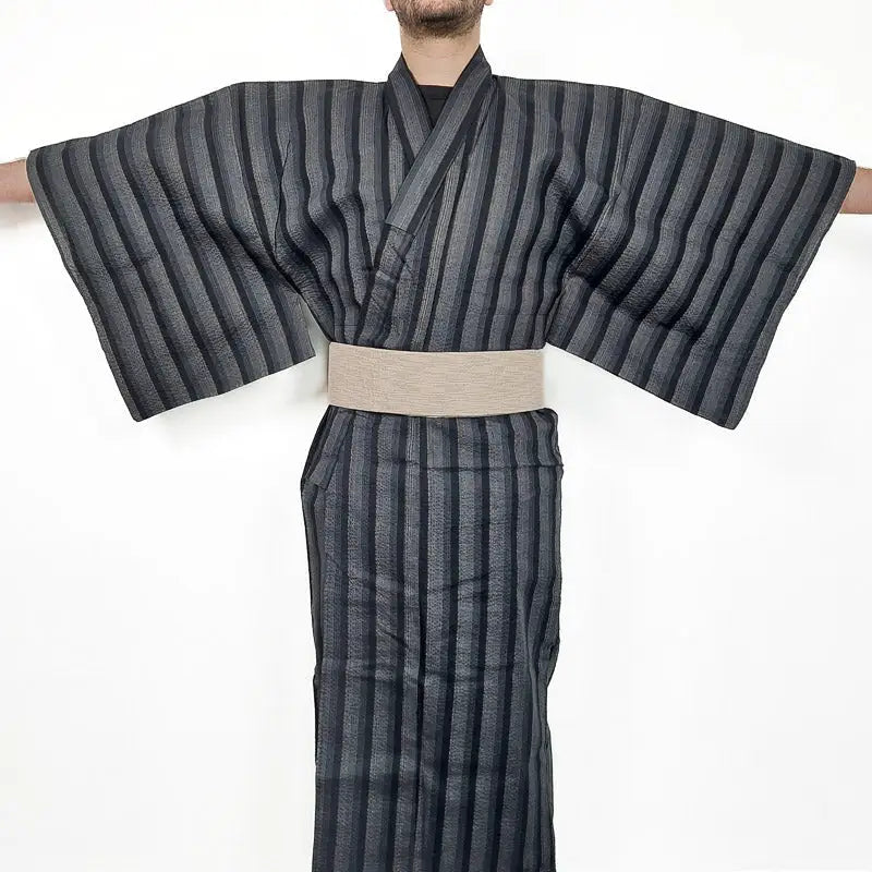 Yukata giapponese a righe nere