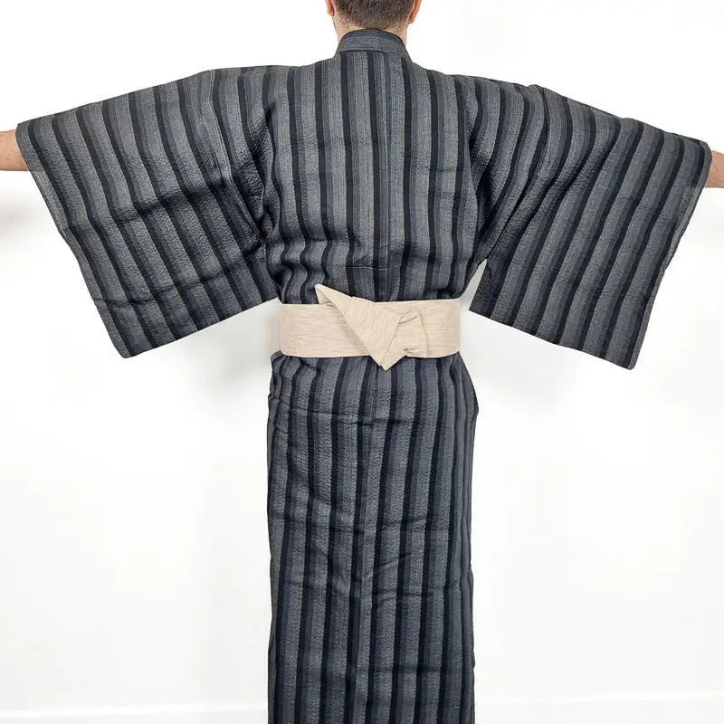 Yukata giapponese a righe nere